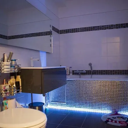 Apartment 90m2 Mit Balkon