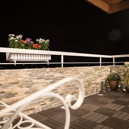 Apartment 90m2 Mit Balkon